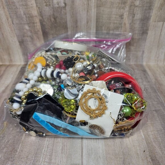 Jewelry Craft Bag 4+ Pounds Some Wearable Necklaces Bracelets Earrings More - Picture 7 of 9